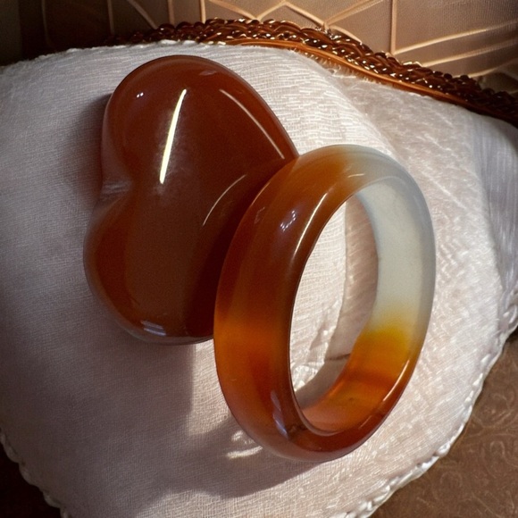 Carnelian Crystal Stone Ring & Carved Heart - Picture 5 of 8